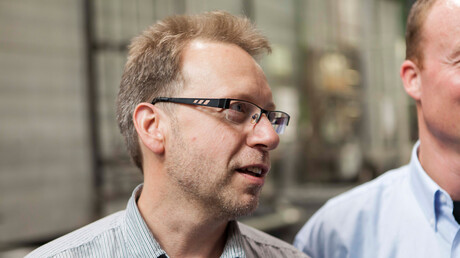 Uzņēmuma ZF Friedrichshafen darbinieki sarunā