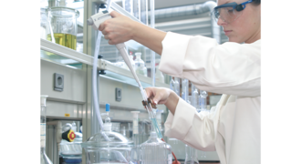 KAESER rūpnieciskie virzuļtipa kompresori pētniecībā un zinātnē.